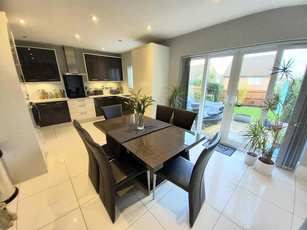 15, Hughes Gardens, Bideford photo 2