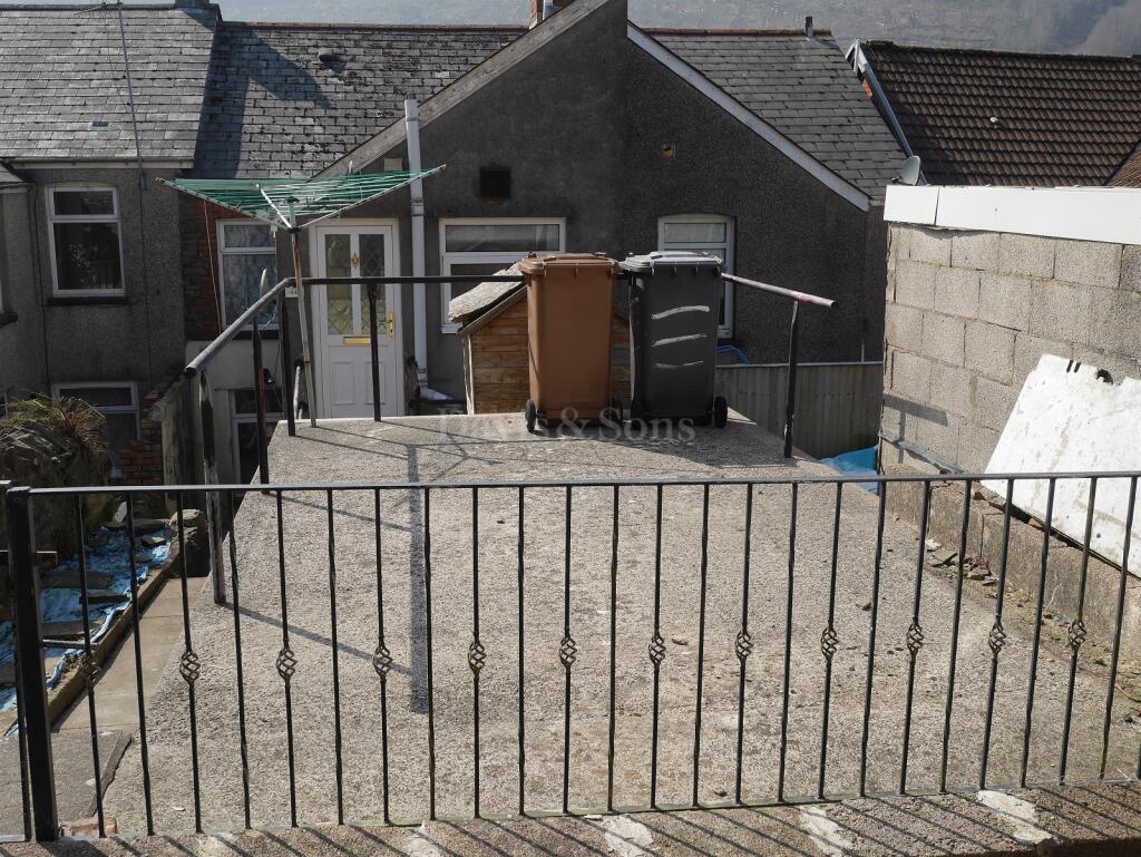 Apartment in Newport, Ynysddu - View 4