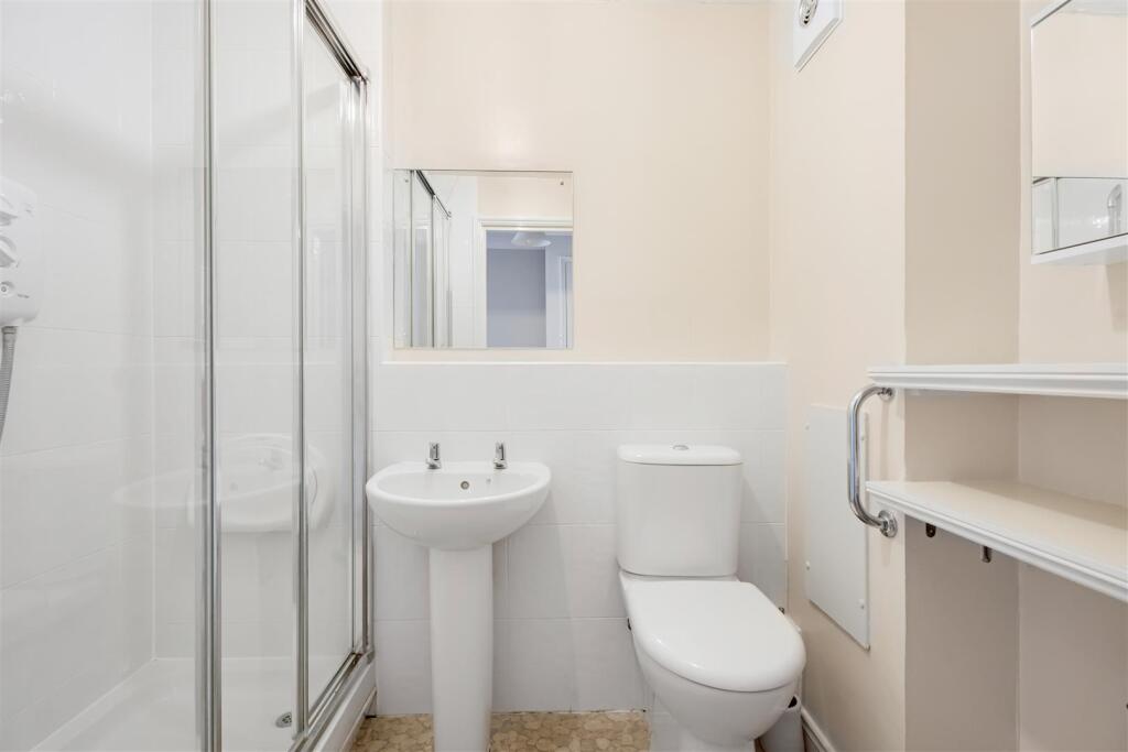 Apartment in St Albans - View 4