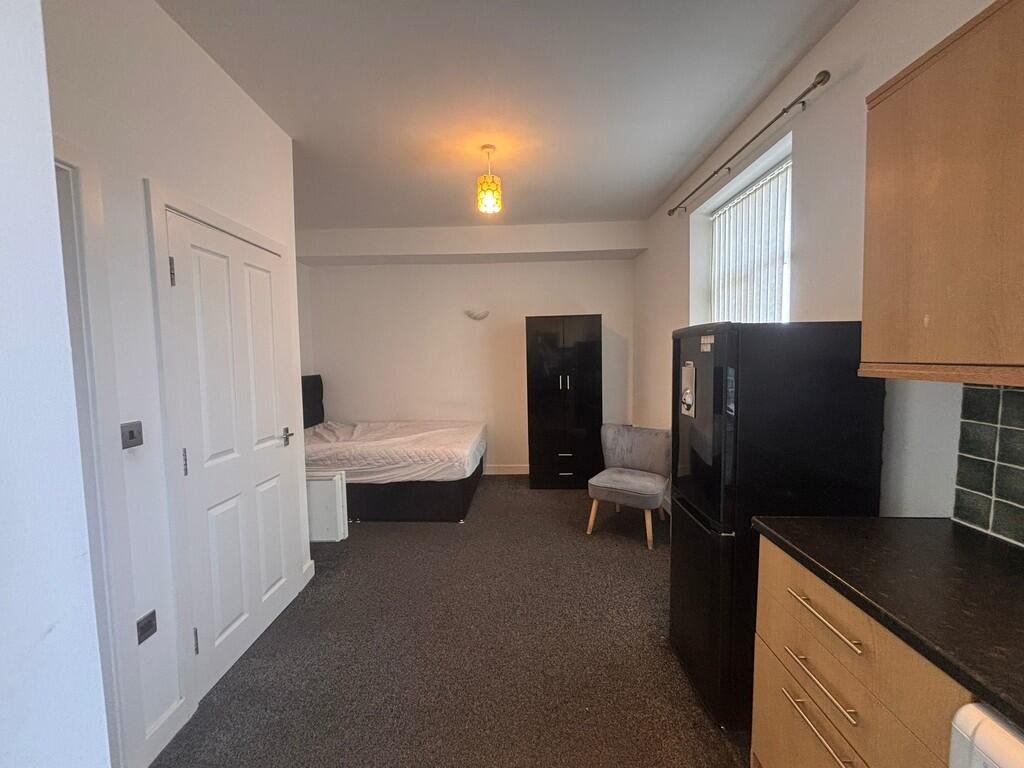 Apartment in Bradford, West Yorkshire - More