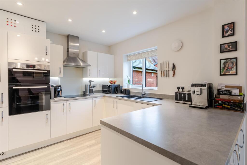 Quality detached four bedroom family home on the fringe of Yatton photo 3