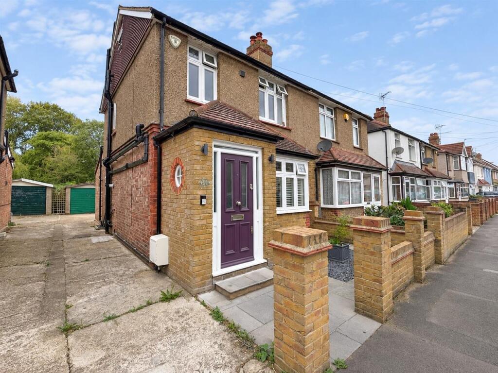 Main image of property: Shaftesbury Avenue, Feltham