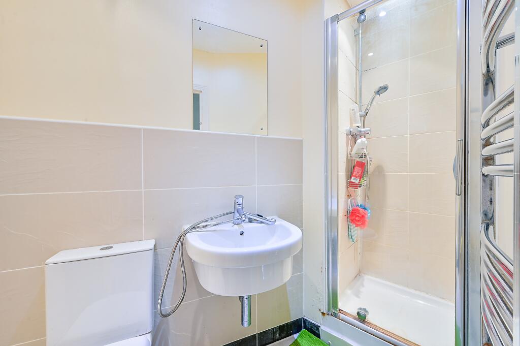 Apartment in London, West Ealing, Hanwell - More