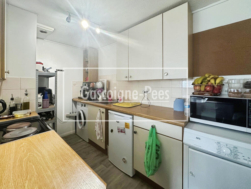 Apartment in Guildford, Shawfield, Ash - View 5