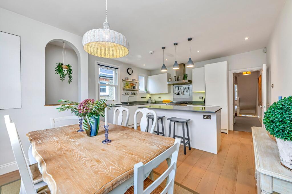 Main image of property: Quinton Street, Earlsfield, London, SW18