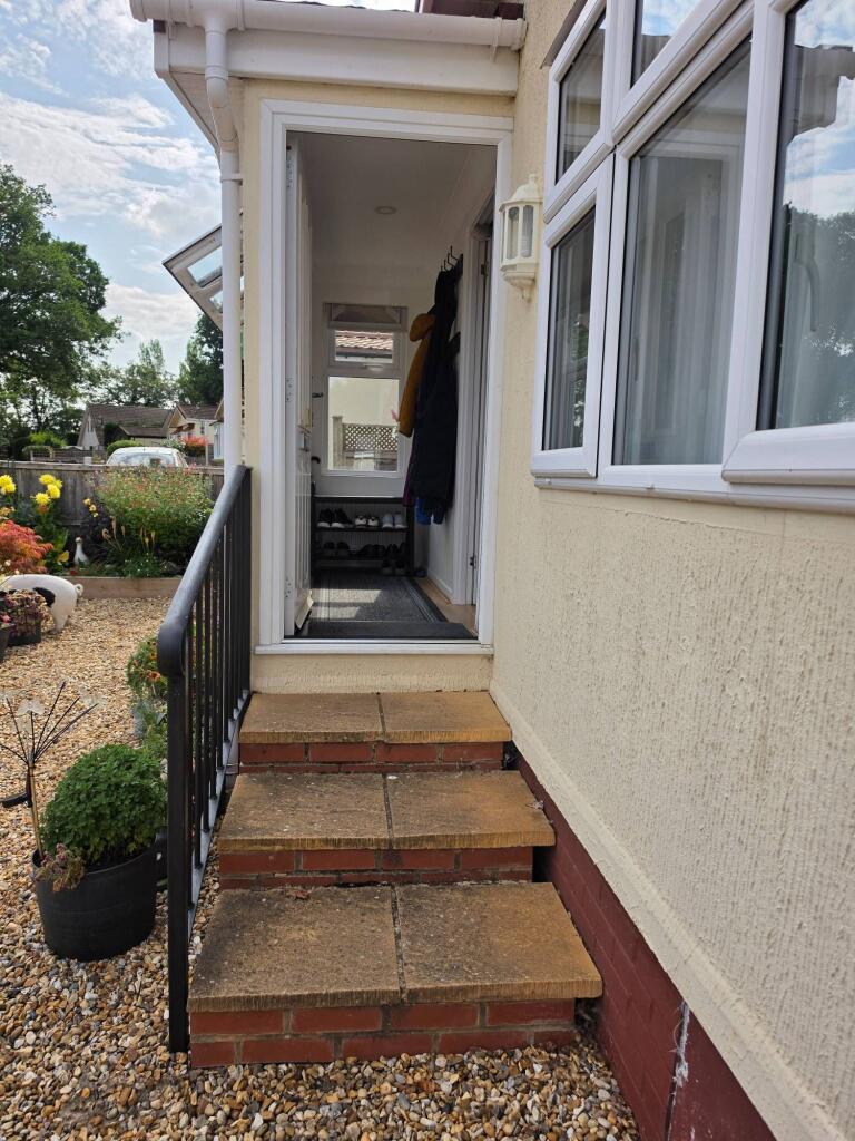 Park Lane, Finchampstead, Wokingham, RG40 4PY photo 4