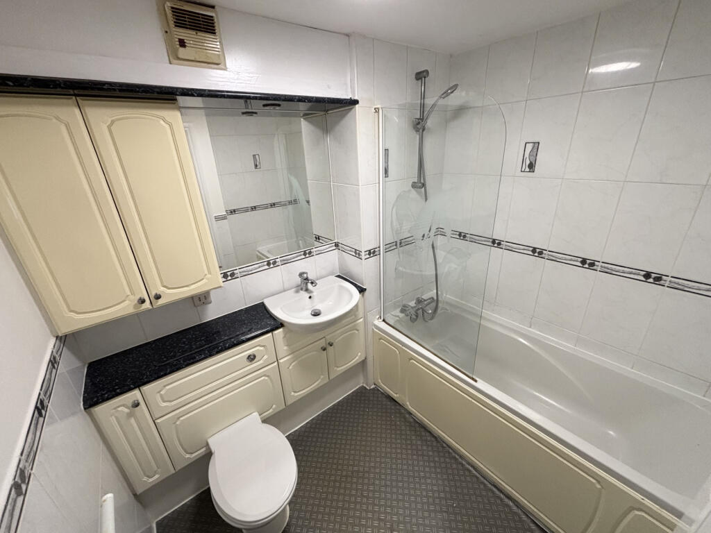 Apartment in Preston - More