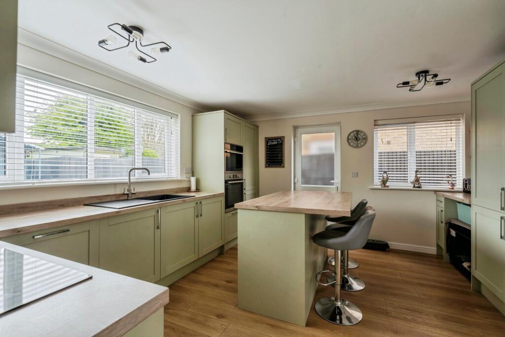 Linnet Close, Littlehampton, BN17 photo 3