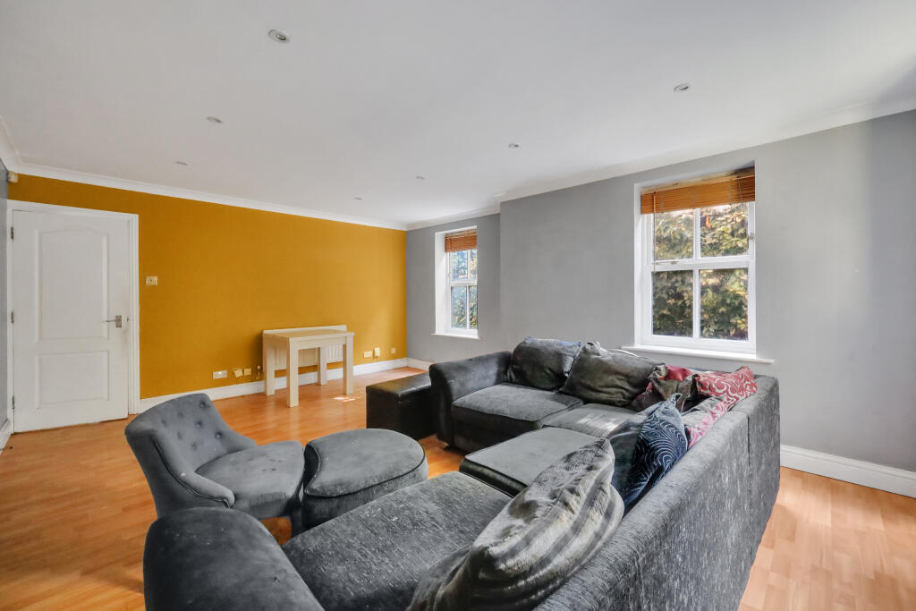 Apartment in Sutton - View 3