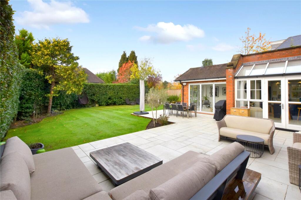 Brookfield Place, Cobham, KT11 photo 3