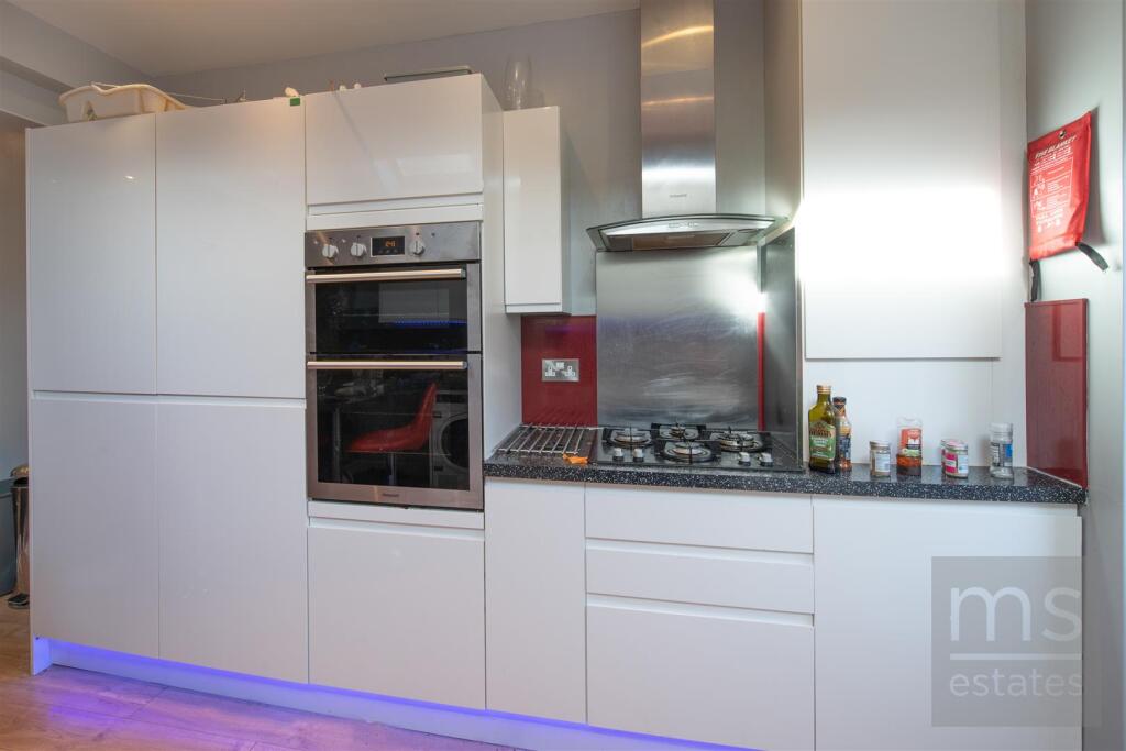 Main image of property: BILLS INCLUDED £135pppw Lenton Boulevard, Lenton, Nottingham