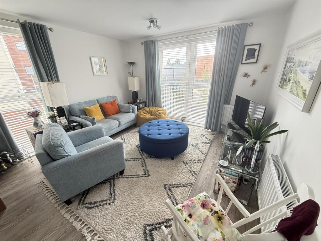 Apartment in Chippenham, Hardenhuish, Sheldon - More