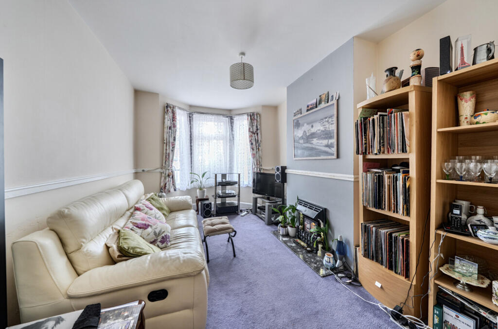 Grange Avenue, Luton photo 2