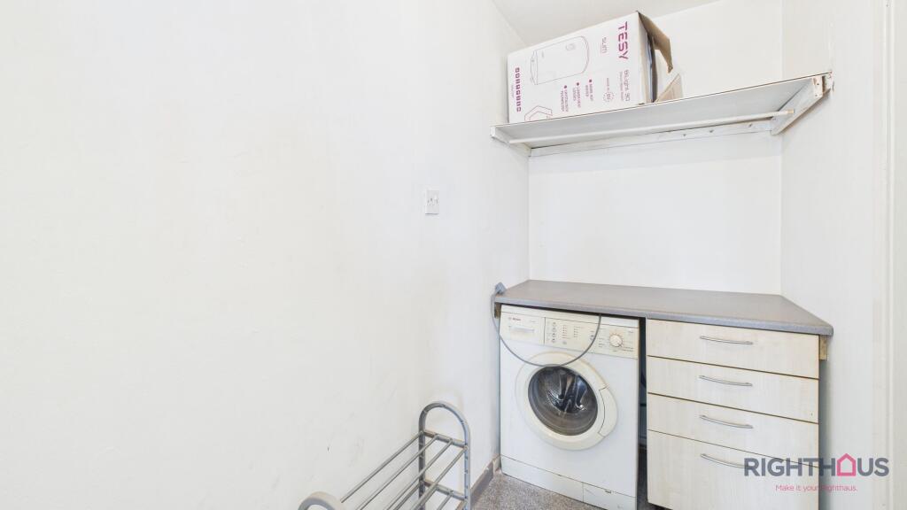 Apartment in Bradford, Low Moor - View 5