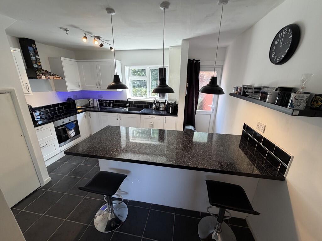 House in Nuneaton and Bedworth, Warwickshire - View 4