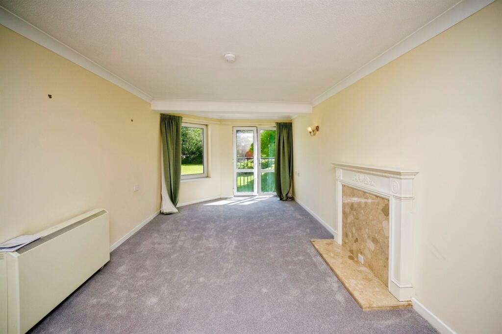 Apartment in Wirral, Liverpool City Region - View 2