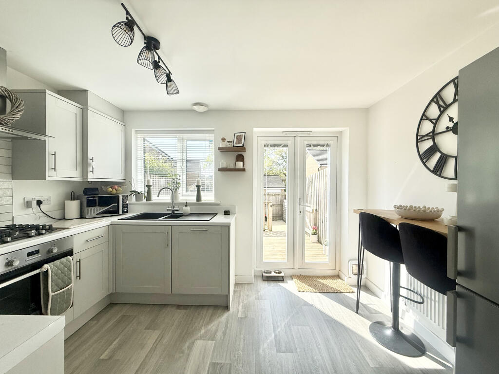 Montacute Road, Houndstone, Yeovil, Somerset – další