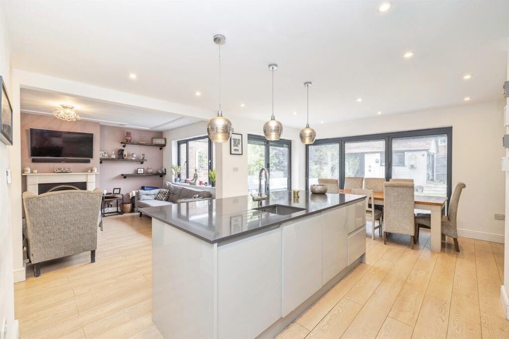 House in Three Rivers, Croxley Green - View 4
