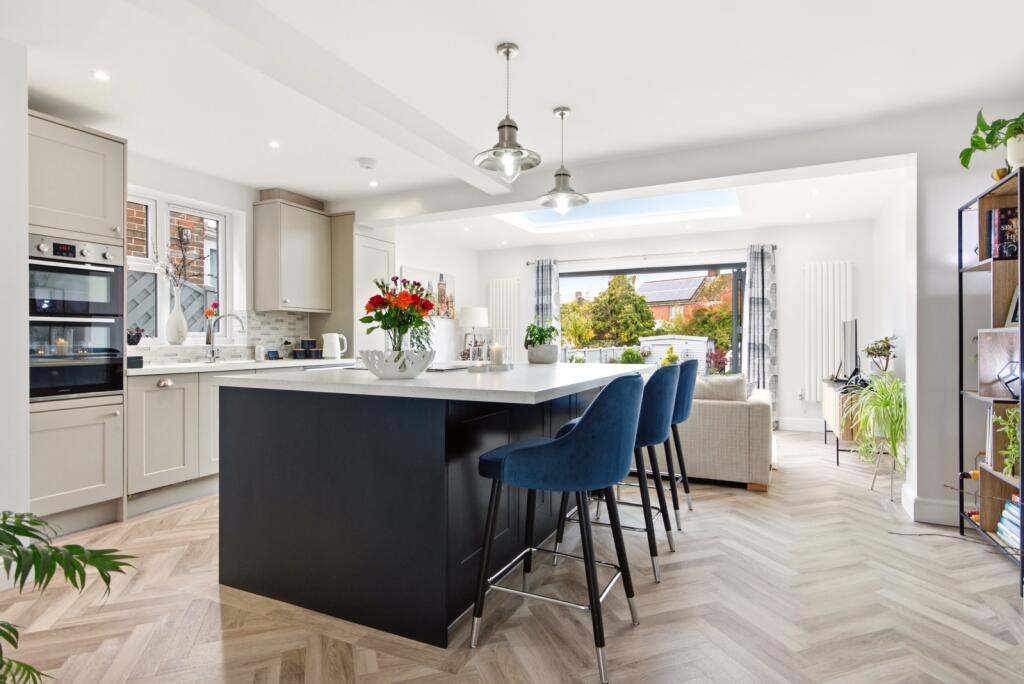 Chiltern Road, Dunstable, Bedfordshire, LU6 photo 2