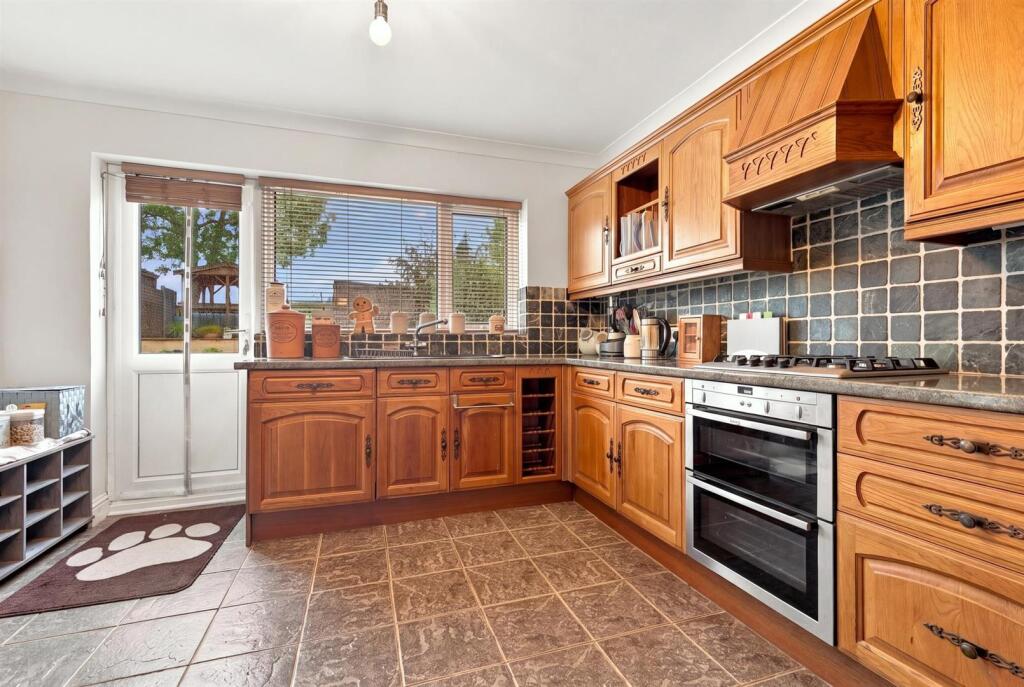 House in East Hertfordshire, Thundridge - More