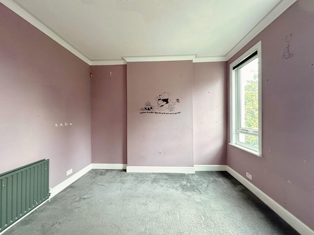 Apartment in Southend-on-Sea, Essex - More