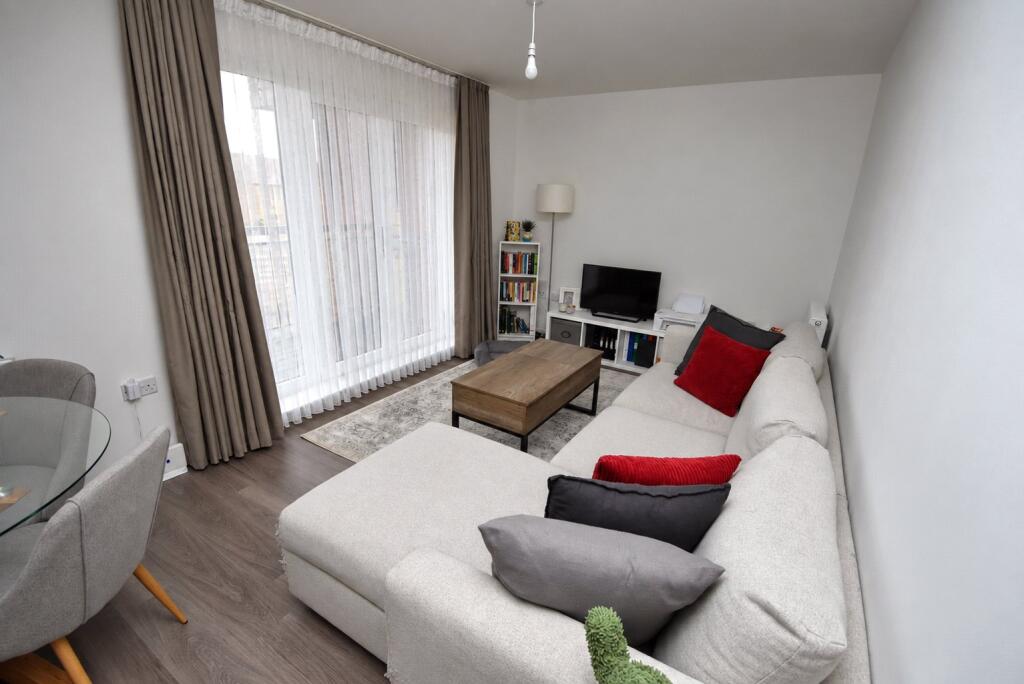 Apartment in Houghton Regis, Central Bedfordshire - View 2