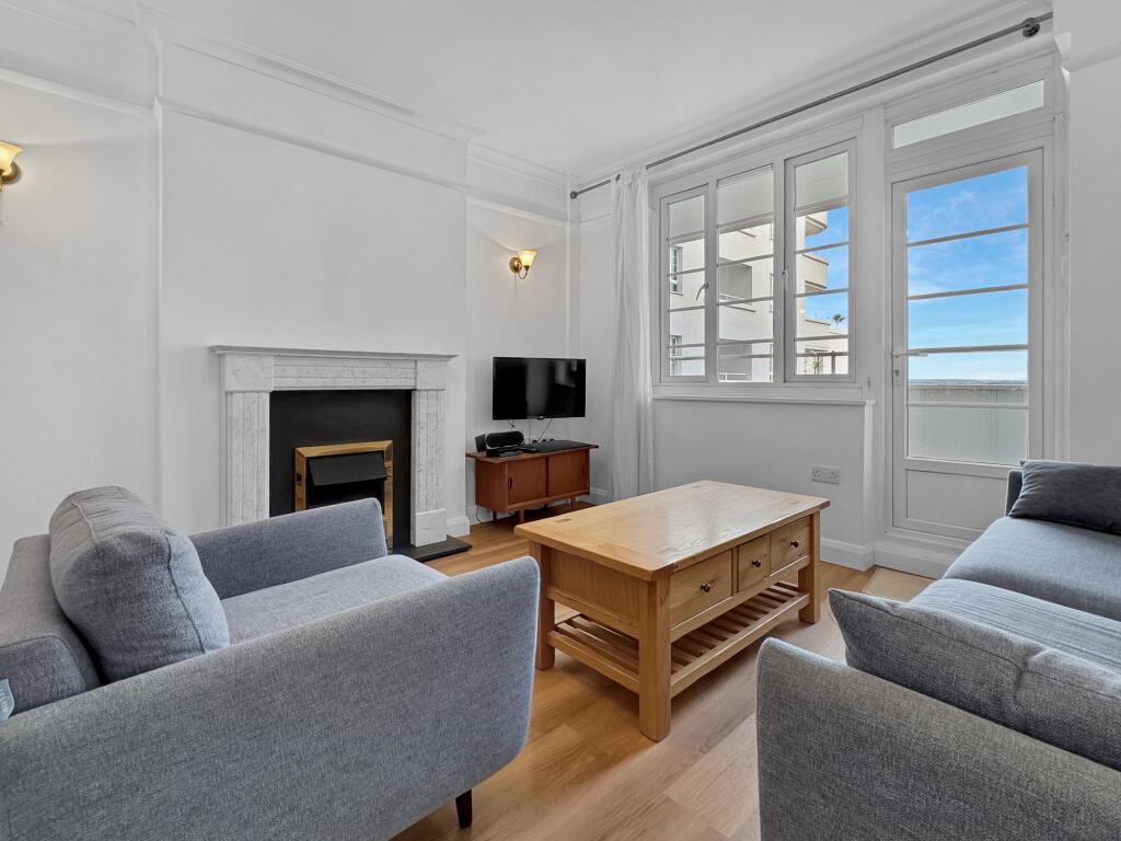 Apartment in Cowes, Isle of Wight - View 3