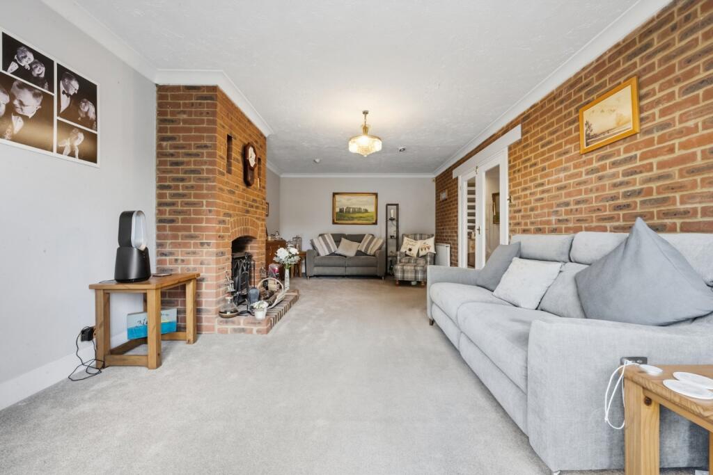 House in Gravesham, Meopham - More