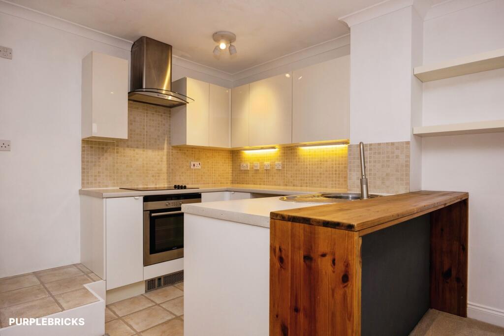 House in Guildford, Ash - View 4