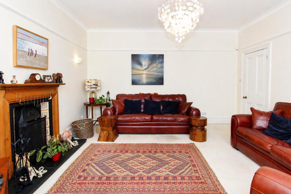 House in Sutton - View 4