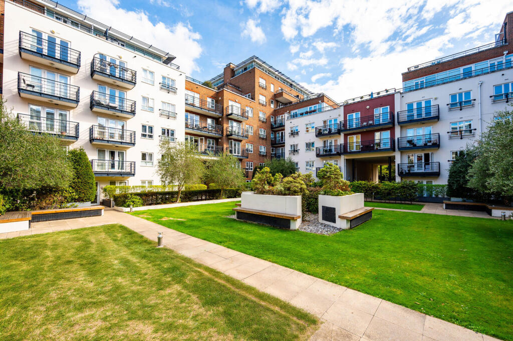 2-bed flat on Royal Quarter, Kingston, Kingston upon Thames, KT2, £450,000