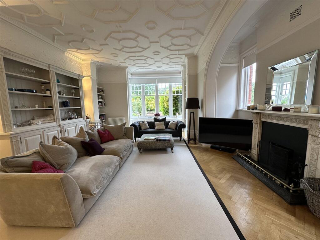 Apartment in Eastbourne, East Sussex - View 4