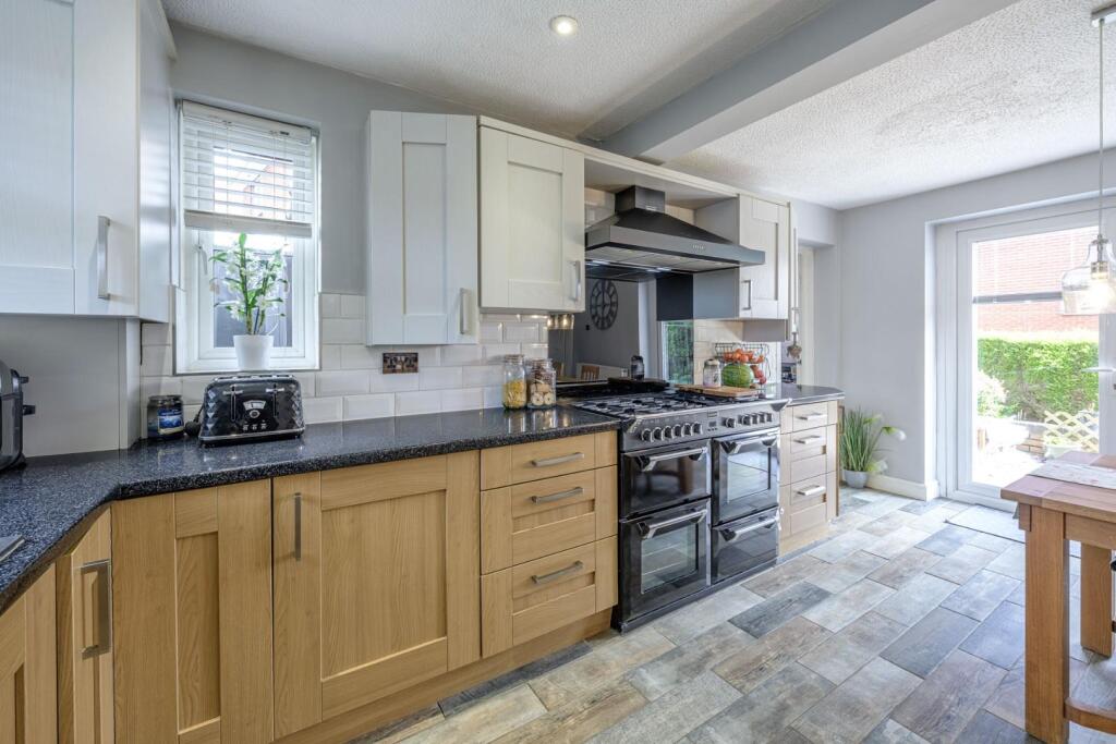 House in Dudley, Wrens Nest, Woodsetton - More