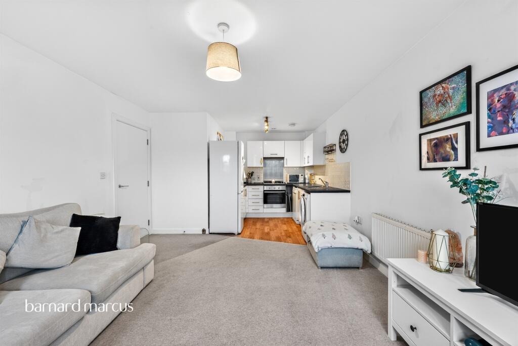 Longland Place, Epsom photo 2