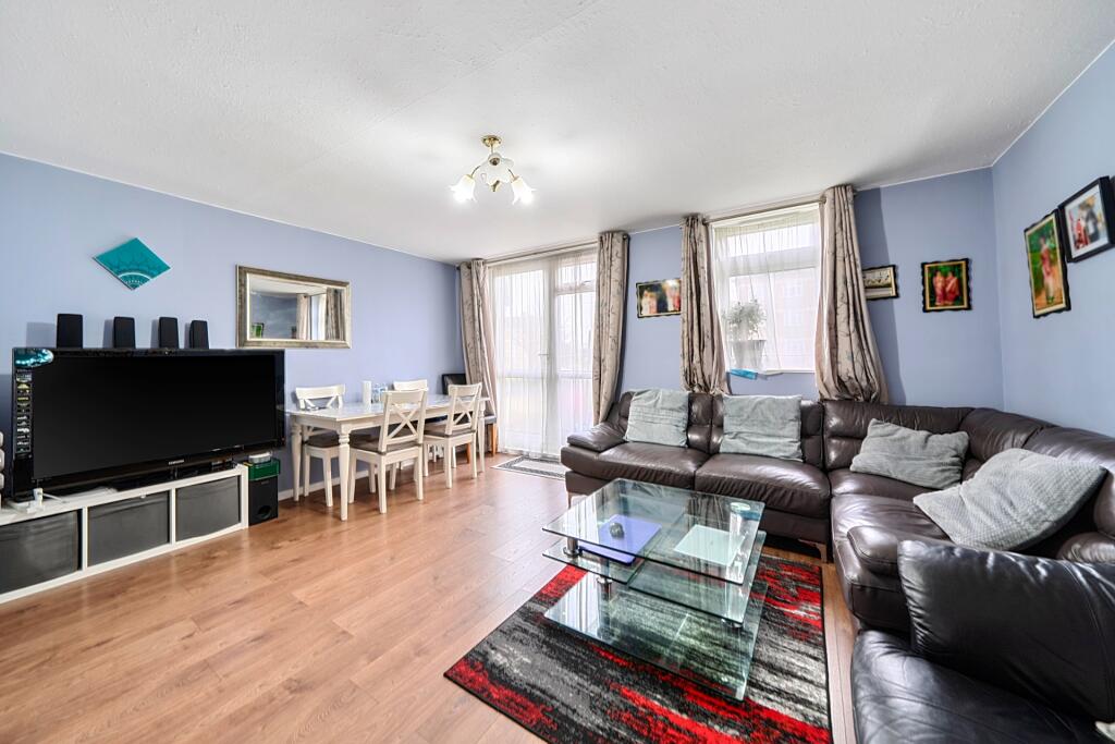 Canberra Drive, Northolt, UB5 photo 3