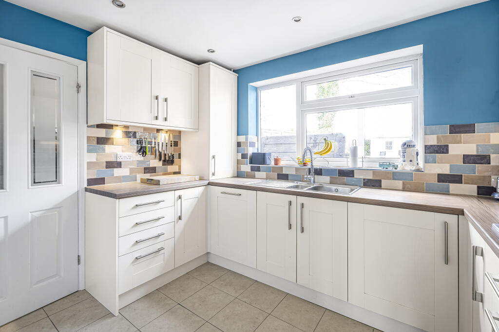 House in Welwyn Hatfield, Hertfordshire - View 5