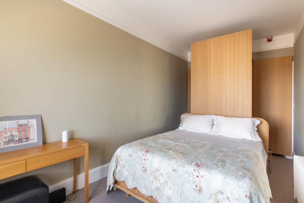 Apartment in Brighton - More
