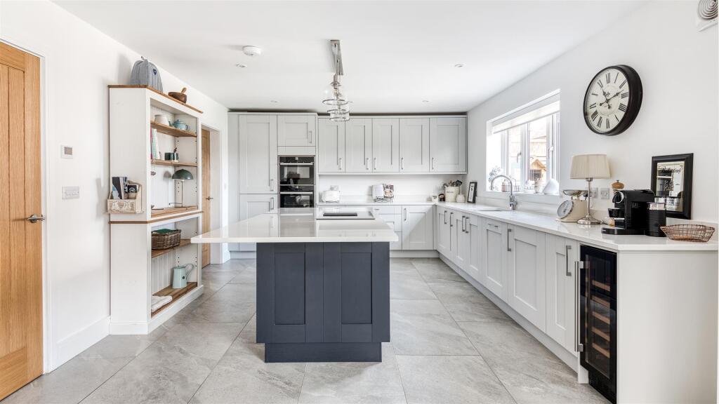 House in East Staffordshire, Draycott in the Clay - View 5