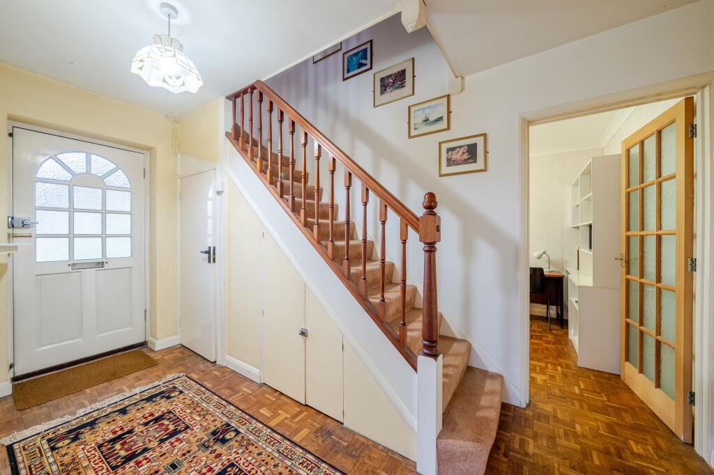 Bramley Way, Ashtead, KT21 photo 4