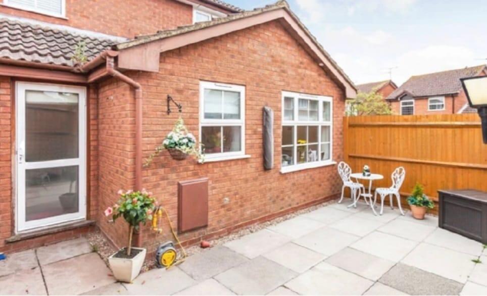 House in Hertsmere, Elstree and Borehamwood - View 2