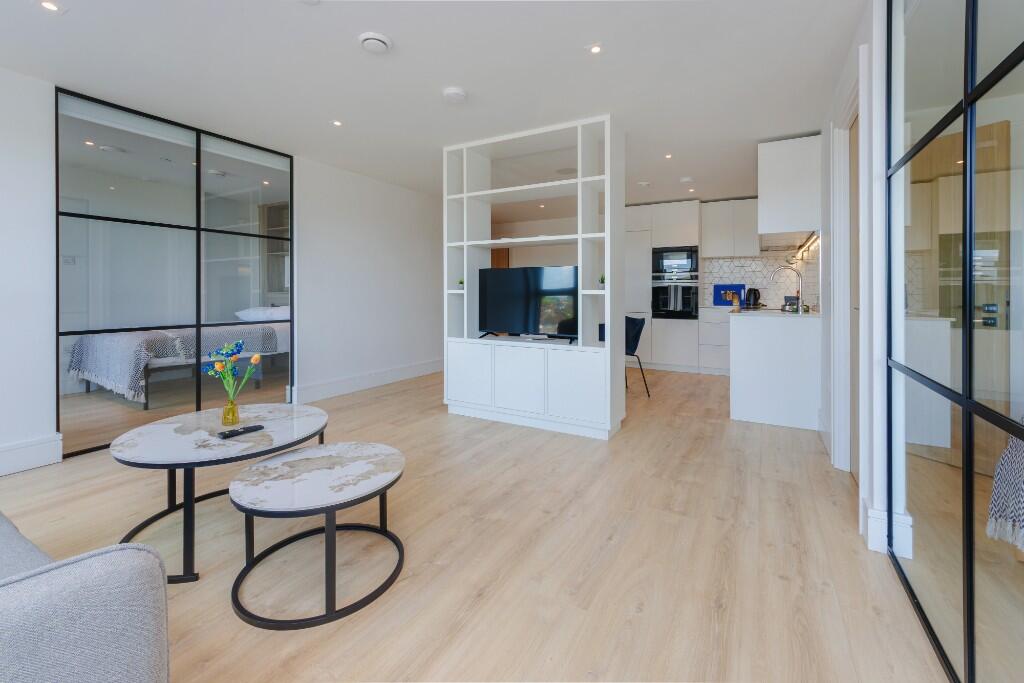 Apartment in London, Royal Borough of Kingston upon Thames - View 2