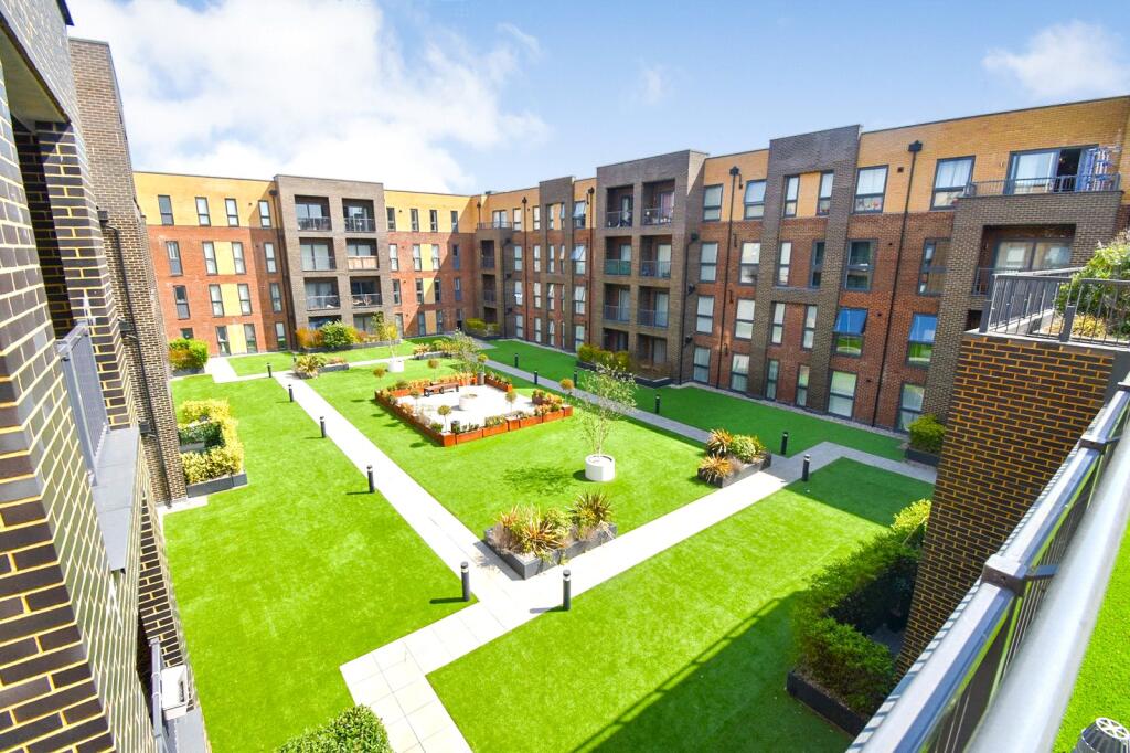 Apartment in Rushmoor, Sky Plaza, Farnborough - View 2
