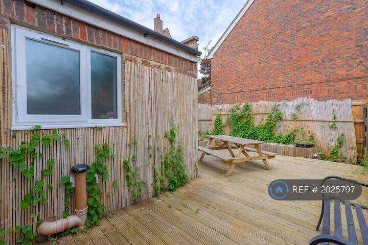 3 bedroom end of terrace house for rent