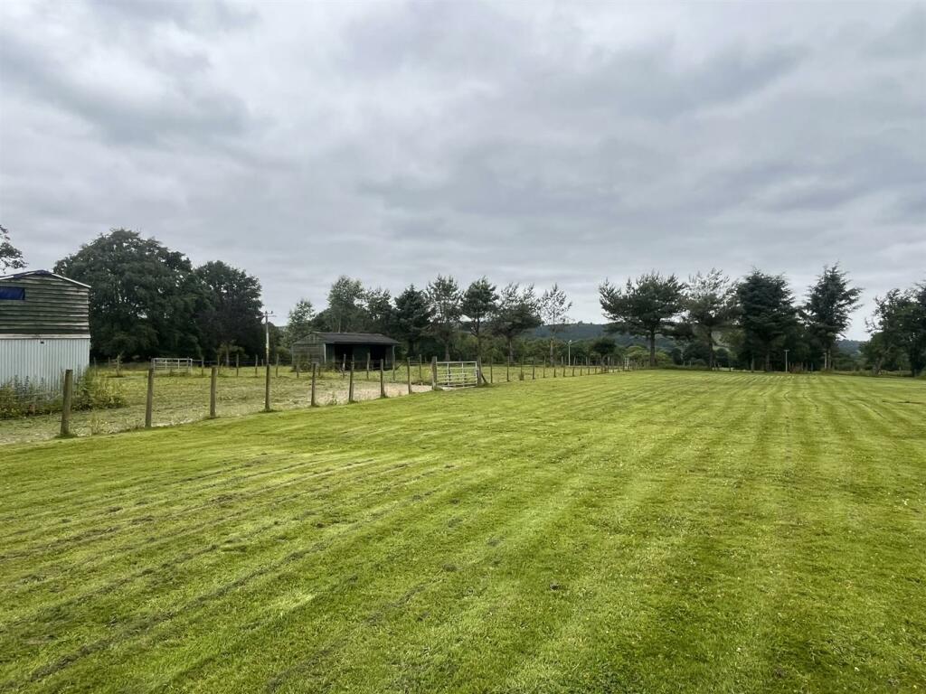 Felinfach, Lampeter photo 4
