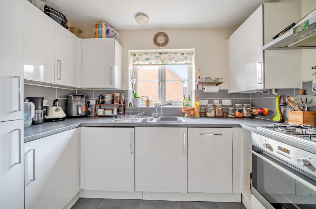 Garstons Way, Holybourne, Alton, Hampshire, GU34 photo 3