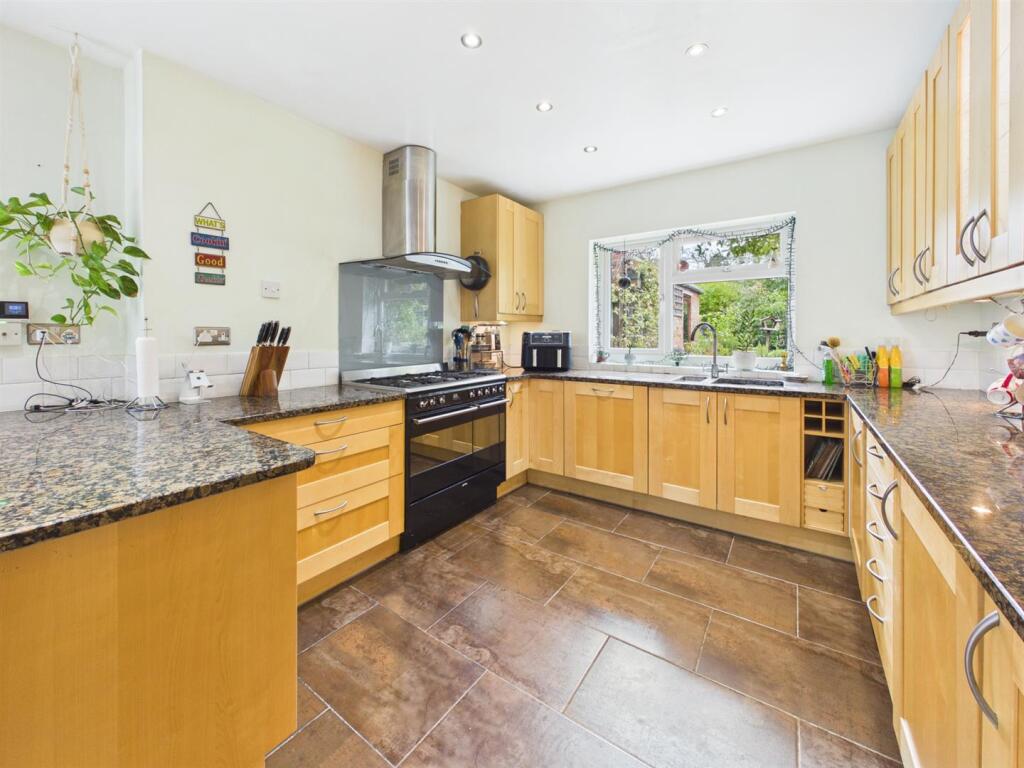 House in Gloucester, Gloucestershire - More