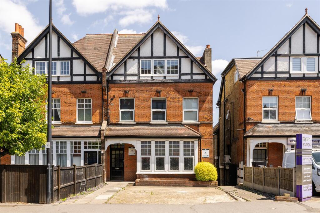 Apartment in Ilford - View 5