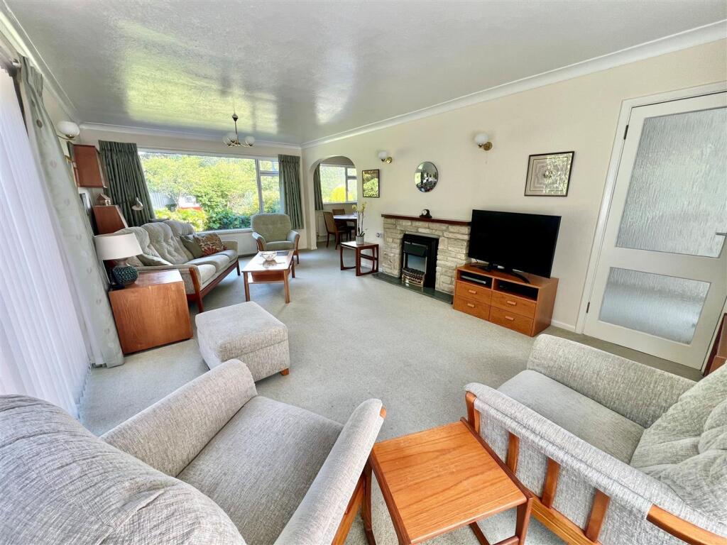 House in Totland, Colwell Bay - View 5