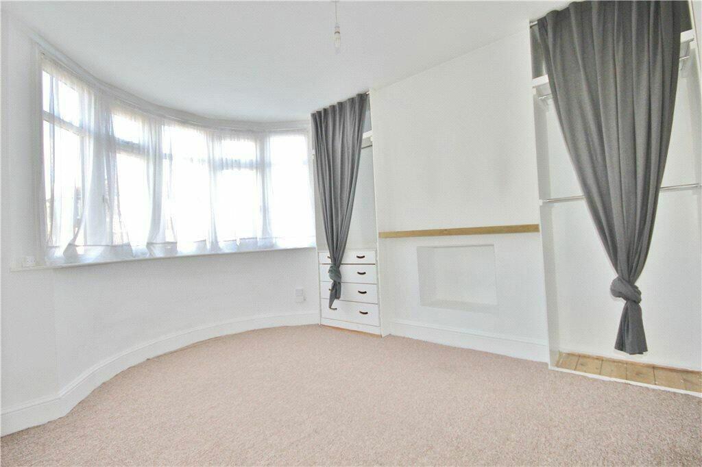River Gardens, Feltham, Middlesex, TW14 0RE photo 4