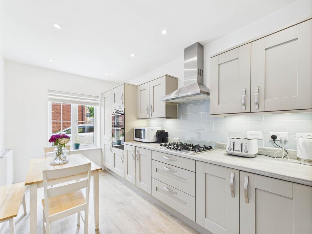 Westland Close, Haddenham photo 4